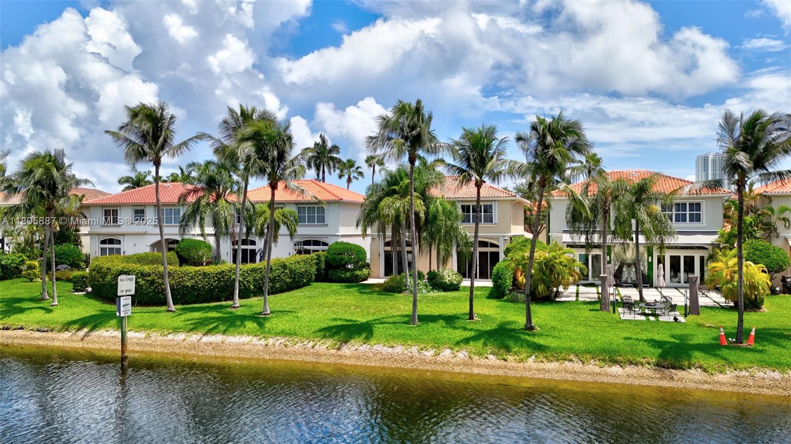 1560 Shoreline Way, Hollywood, FL, 33019/$1,850,000 3 1560 Shoreline Way