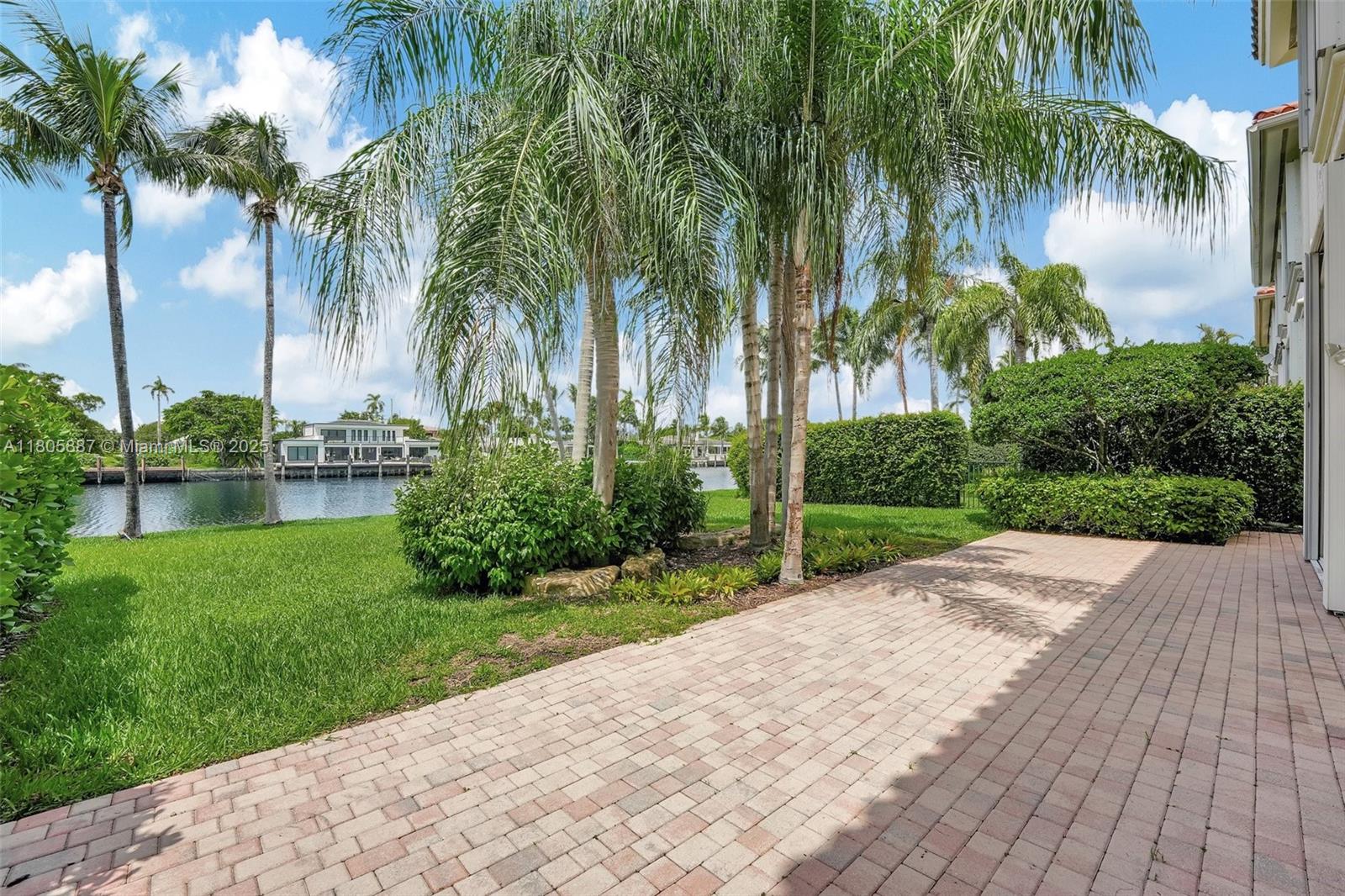 1560 Shoreline Way, Hollywood, FL, 33019/$1,850,000 4 1560 Shoreline Way