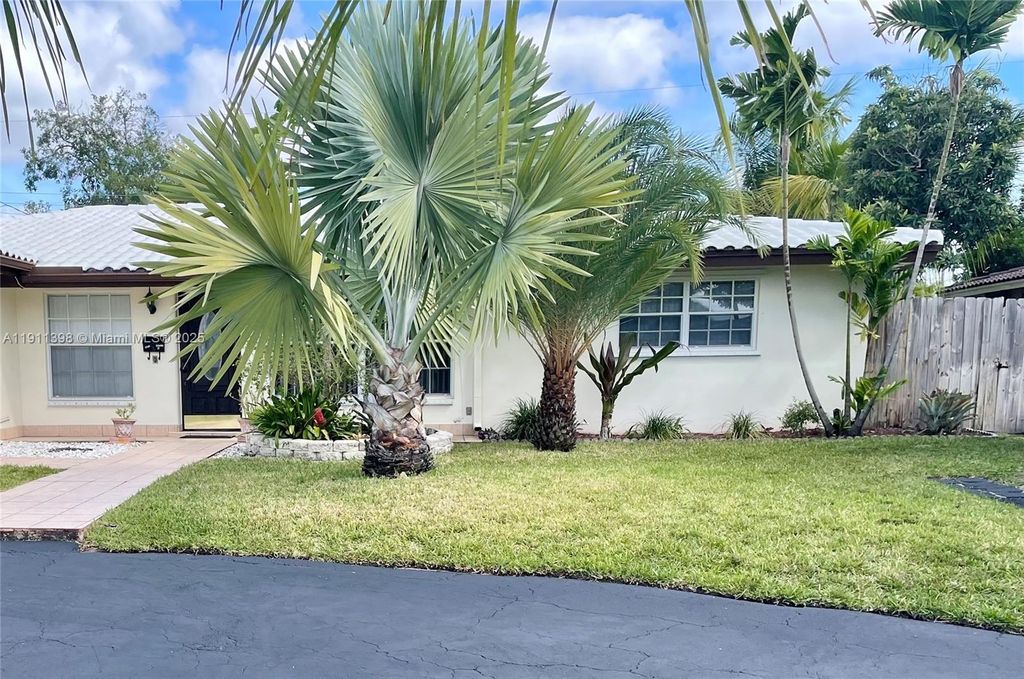 Photo of 5706 NE 17th Ter #S, Fort Lauderdale, FL 33334 (MLS # A11911398)