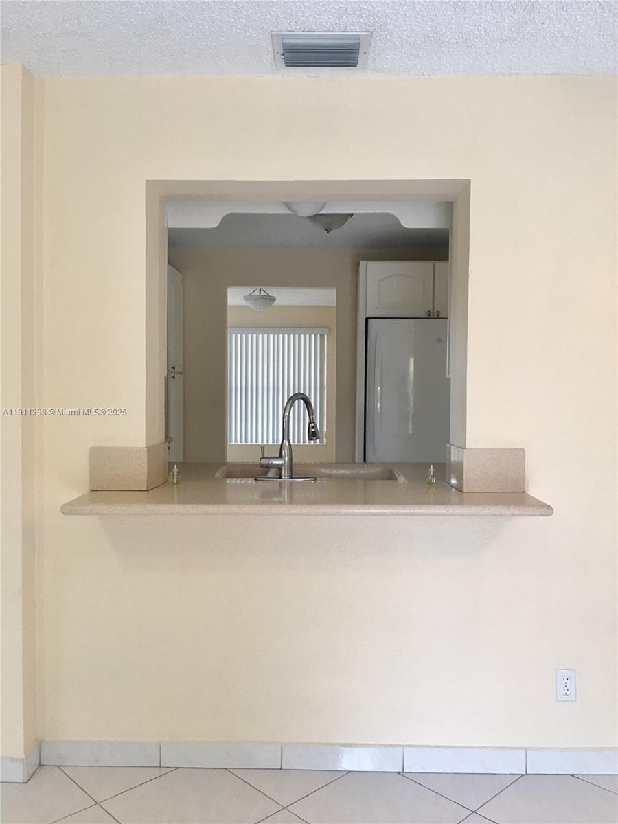 CORAL RIDGE ISLES - Residential Lease