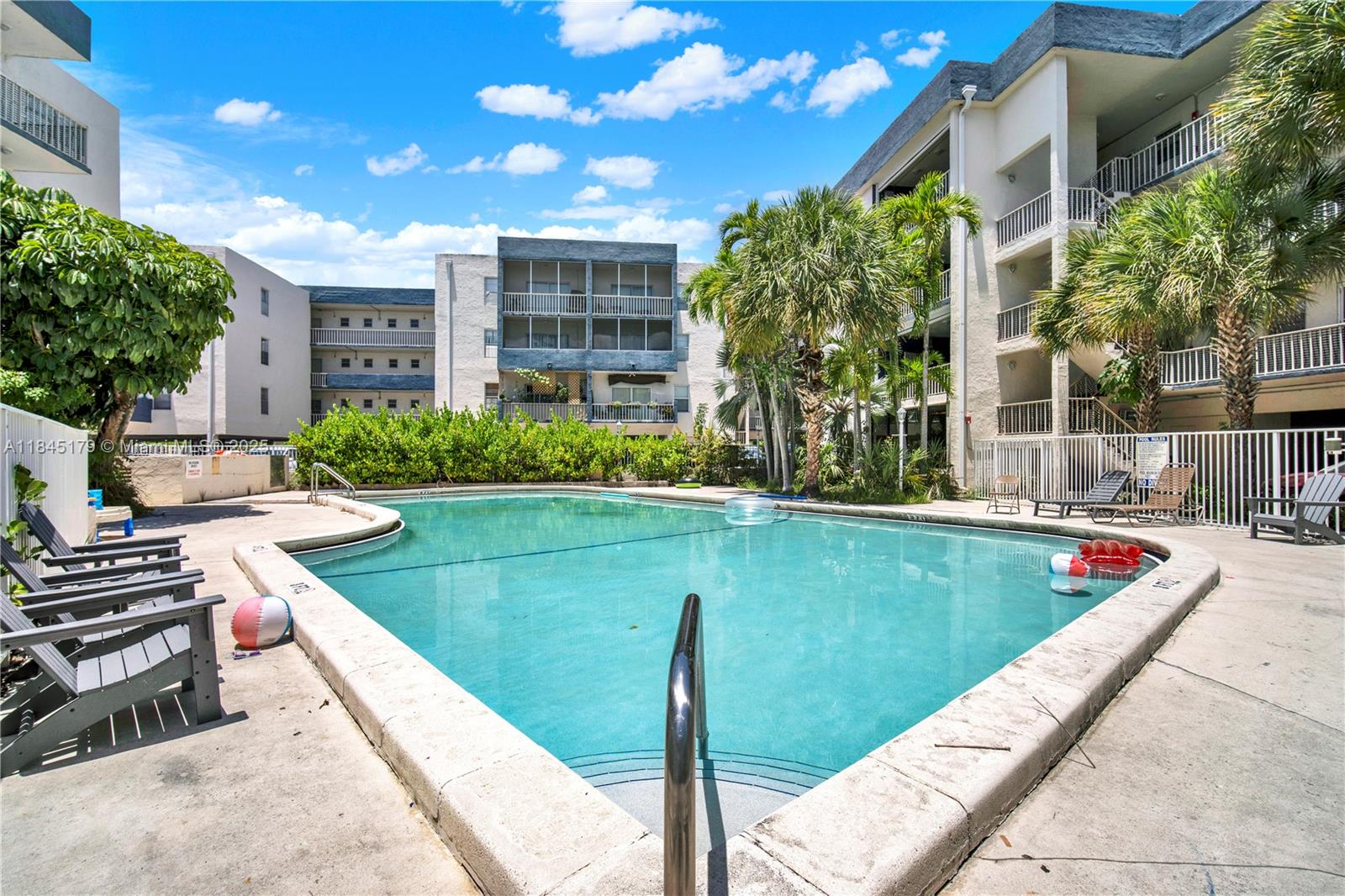 NEW LAND GARDENS CONDO - Residential