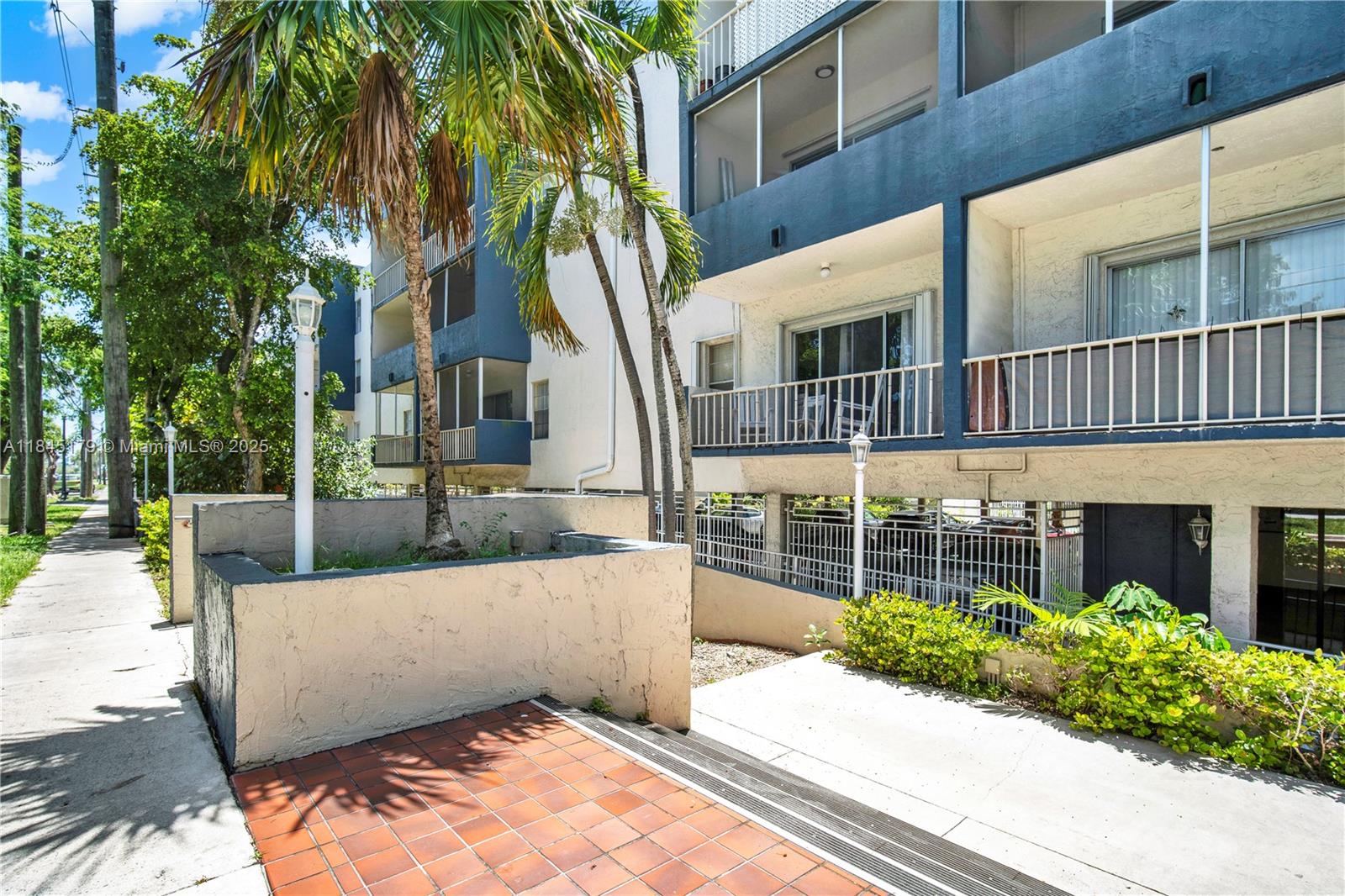 NEW LAND GARDENS CONDO - Residential