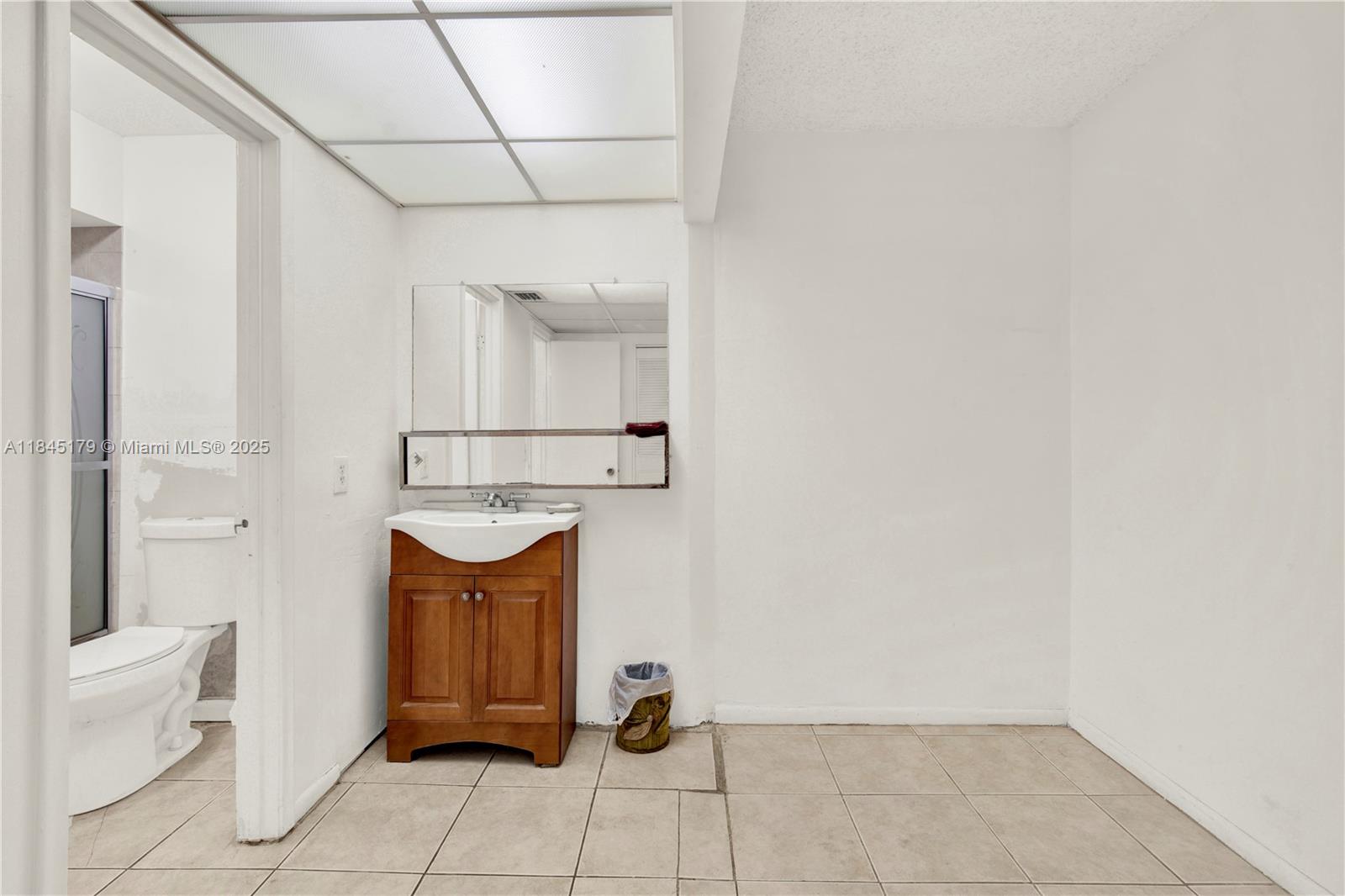 NEW LAND GARDENS CONDO - Residential