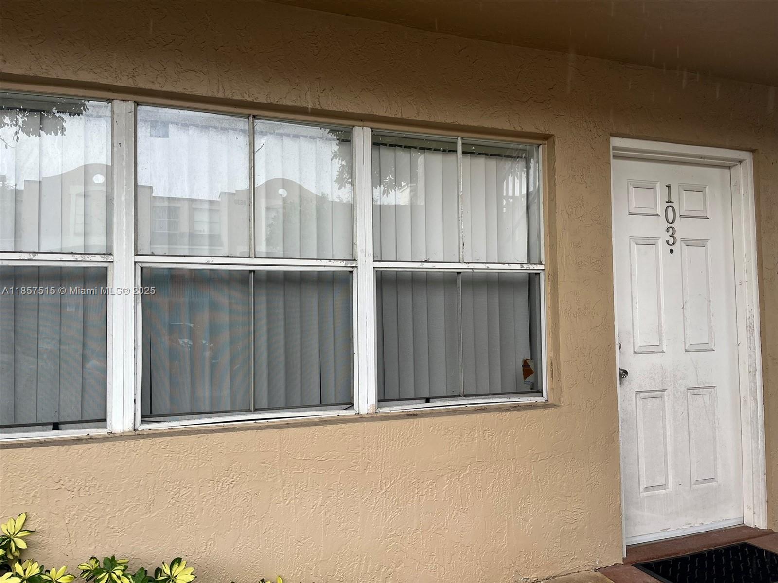 Unit Near Playground and two pools. Centrally located in the heart of Miami, near airport, FIU, Shopping centers and near all major highways. This 1/1 is perfect for you. Rent includes basic cable and common area care. Gated with callbox for privacy and saftey. Available Sept 1.