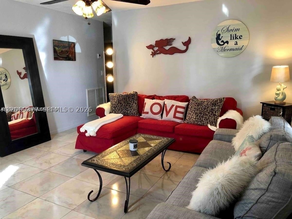 2411 Hayes St, Hollywood FL 33020