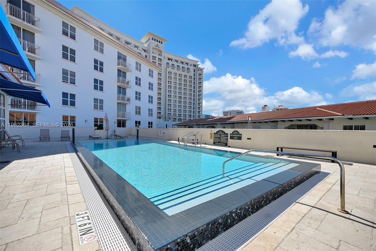 THE MINORCA CONDO - Residential