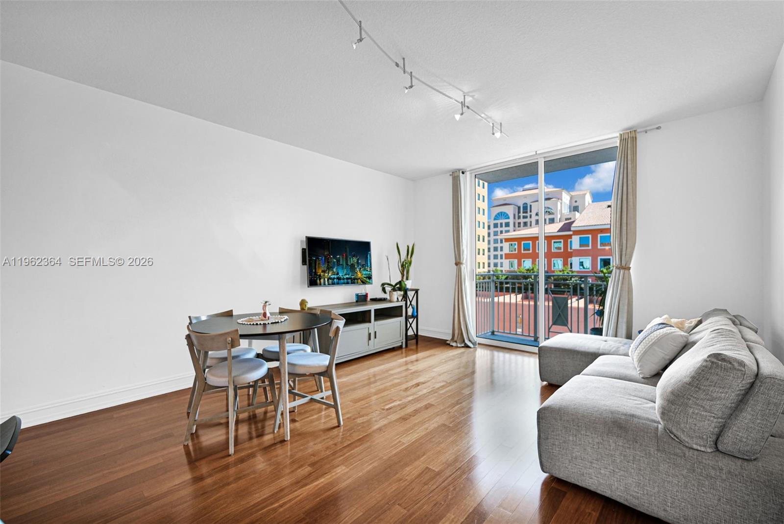 THE MINORCA CONDO - Residential