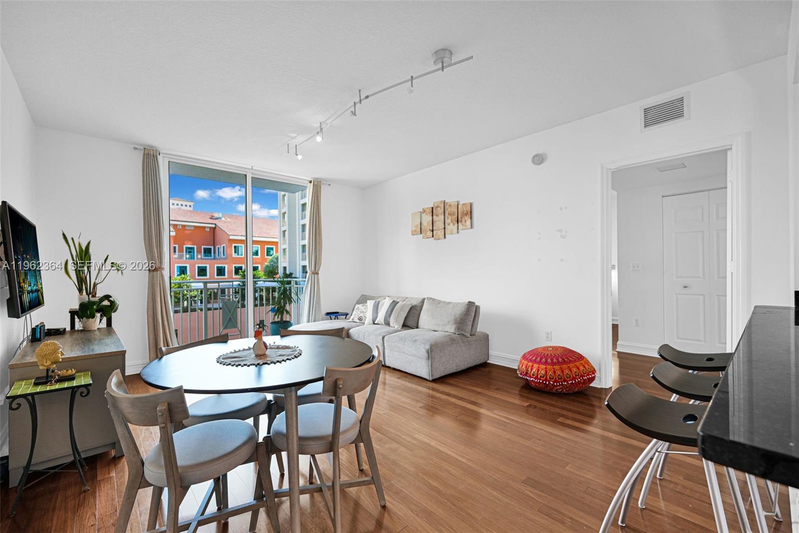 THE MINORCA CONDO - Residential