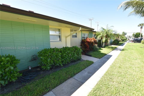 Photo of 2941 Crosley Dr W #H, West Palm Beach, FL 33415 (MLS # A12088204)