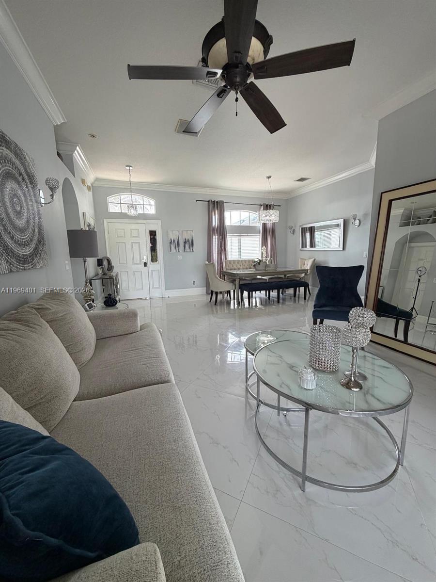 PALM LAKES GARDENS - Residential