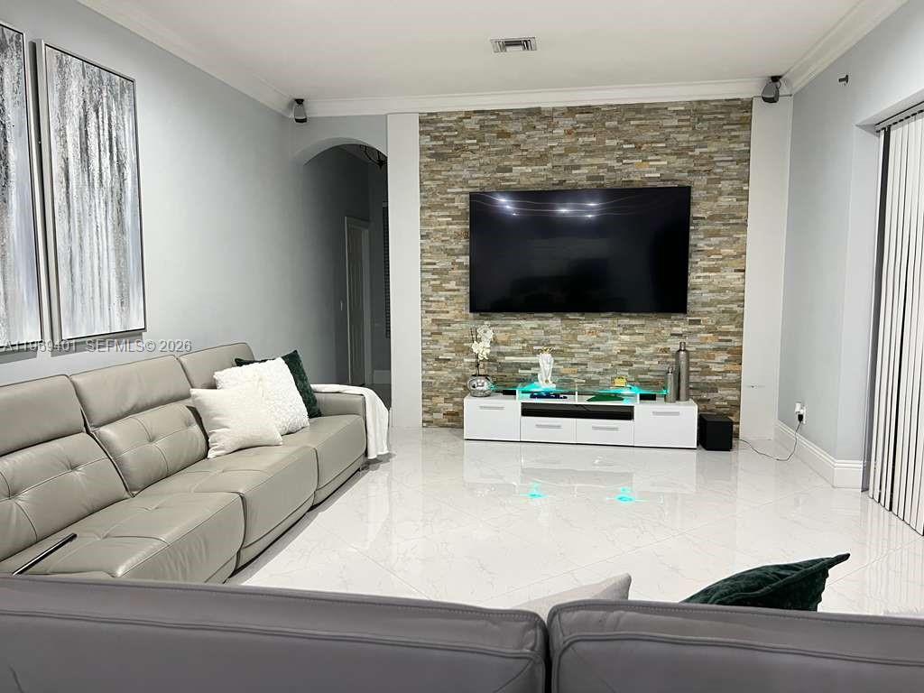 PALM LAKES GARDENS - Residential