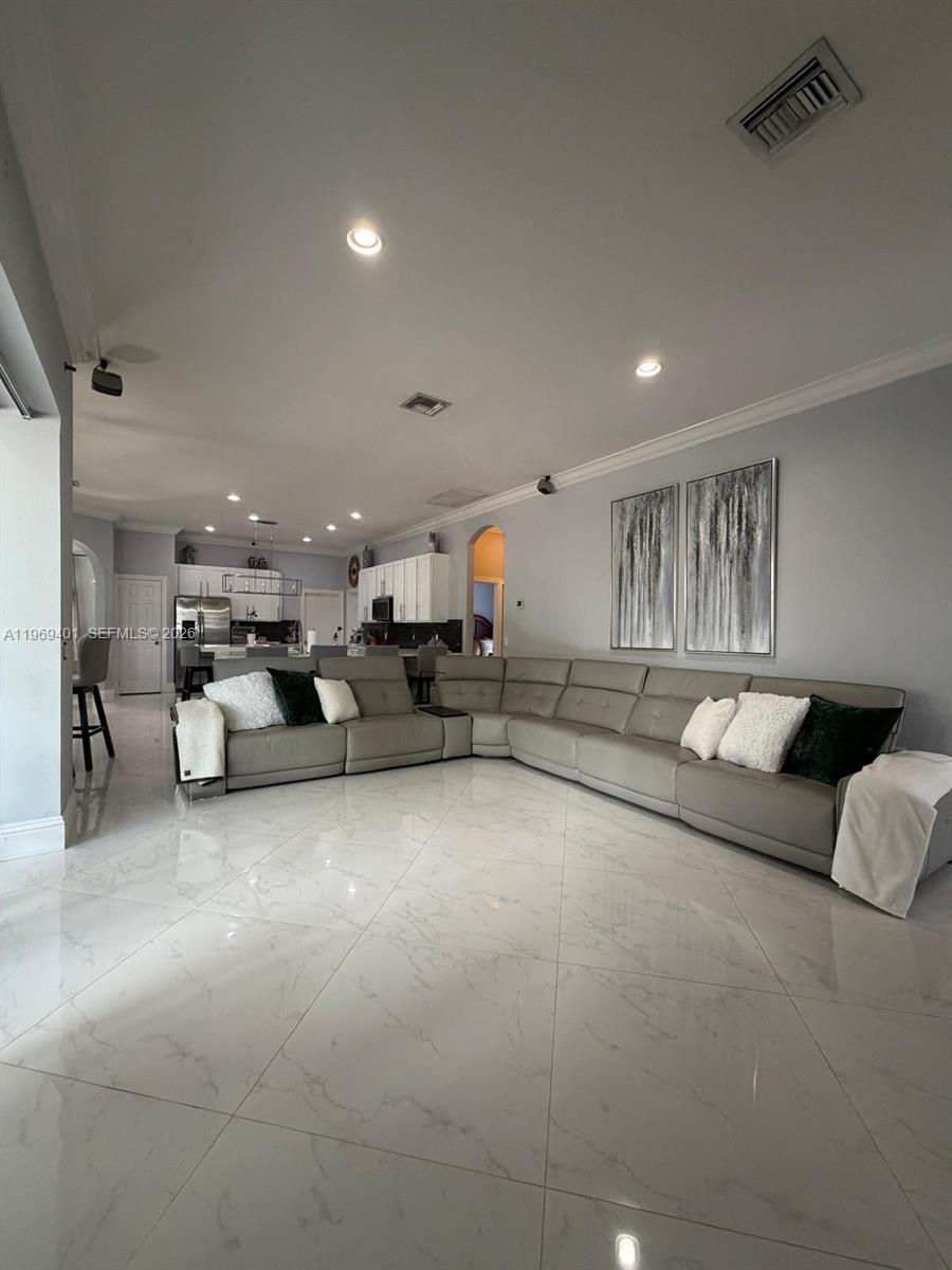 PALM LAKES GARDENS - Residential