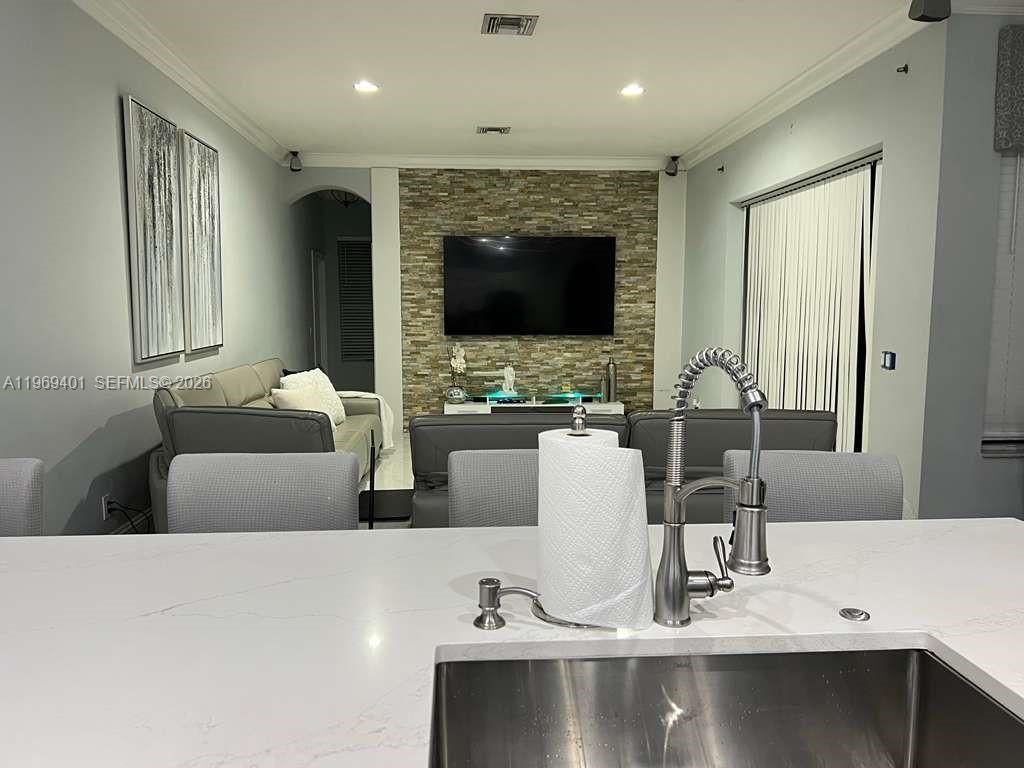 PALM LAKES GARDENS - Residential