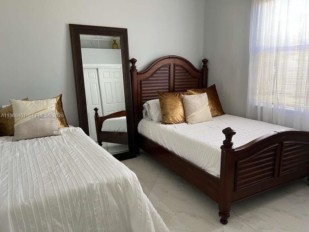 PALM LAKES GARDENS - Residential