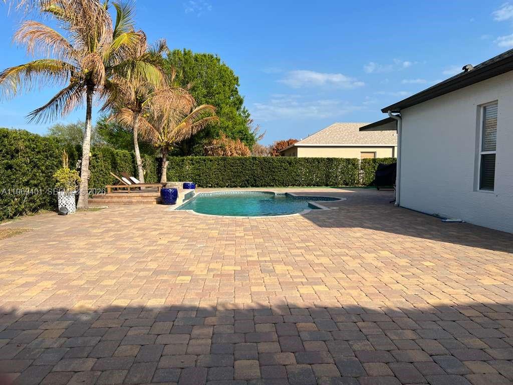 PALM LAKES GARDENS - Residential