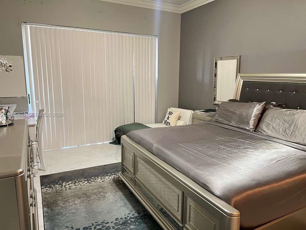 PALM LAKES GARDENS - Residential