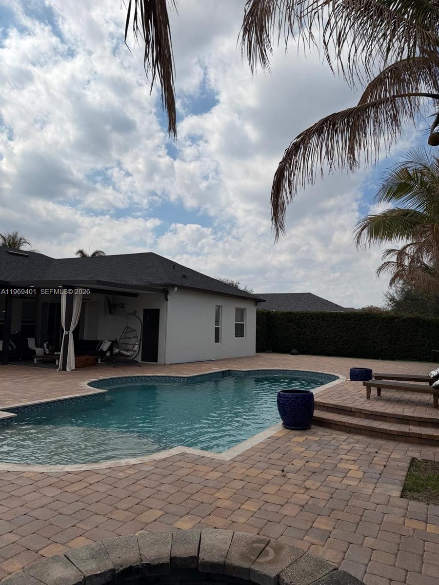 PALM LAKES GARDENS - Residential