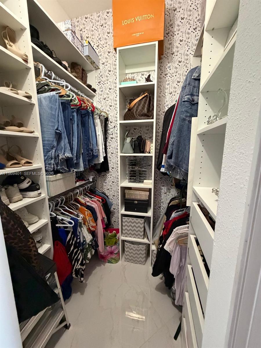 PALM LAKES GARDENS - Residential