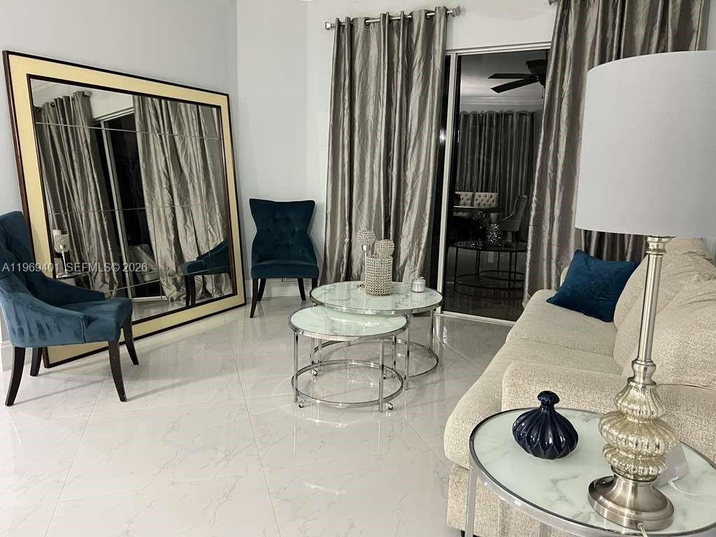 PALM LAKES GARDENS - Residential