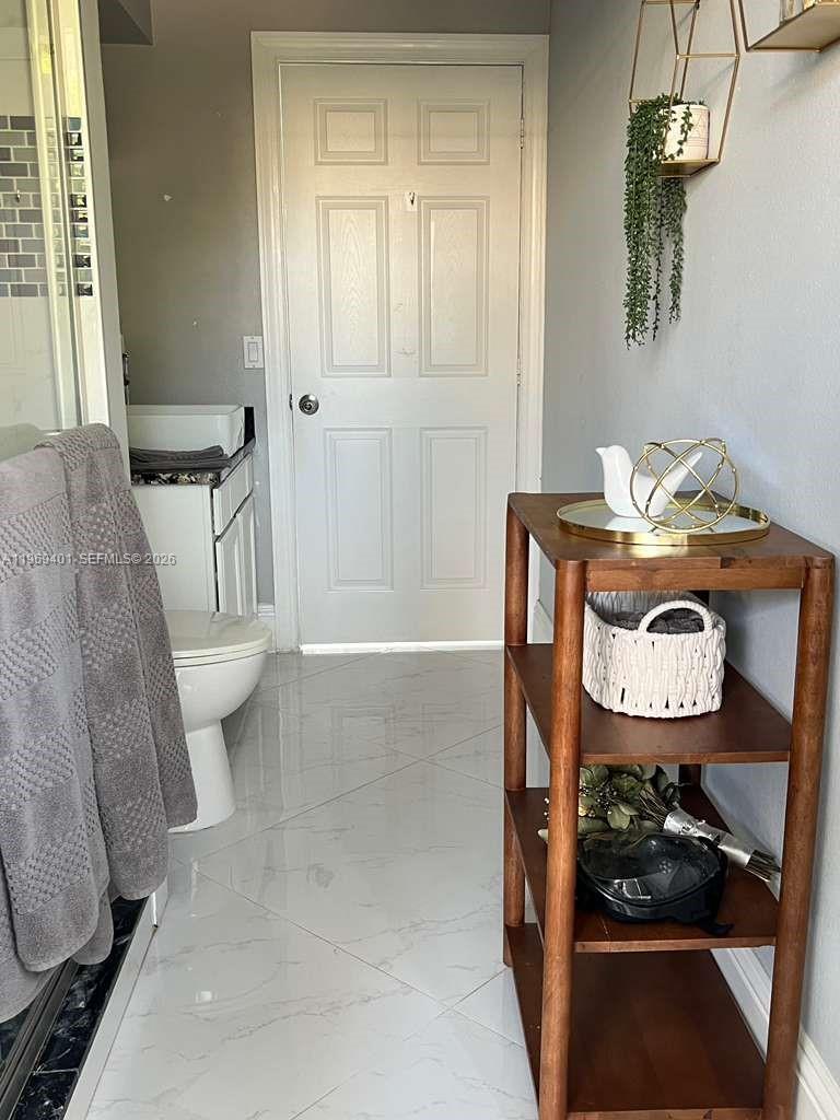 PALM LAKES GARDENS - Residential