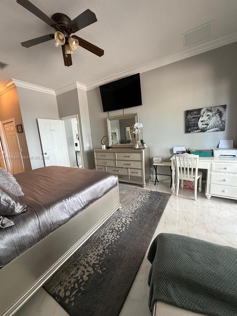 PALM LAKES GARDENS - Residential