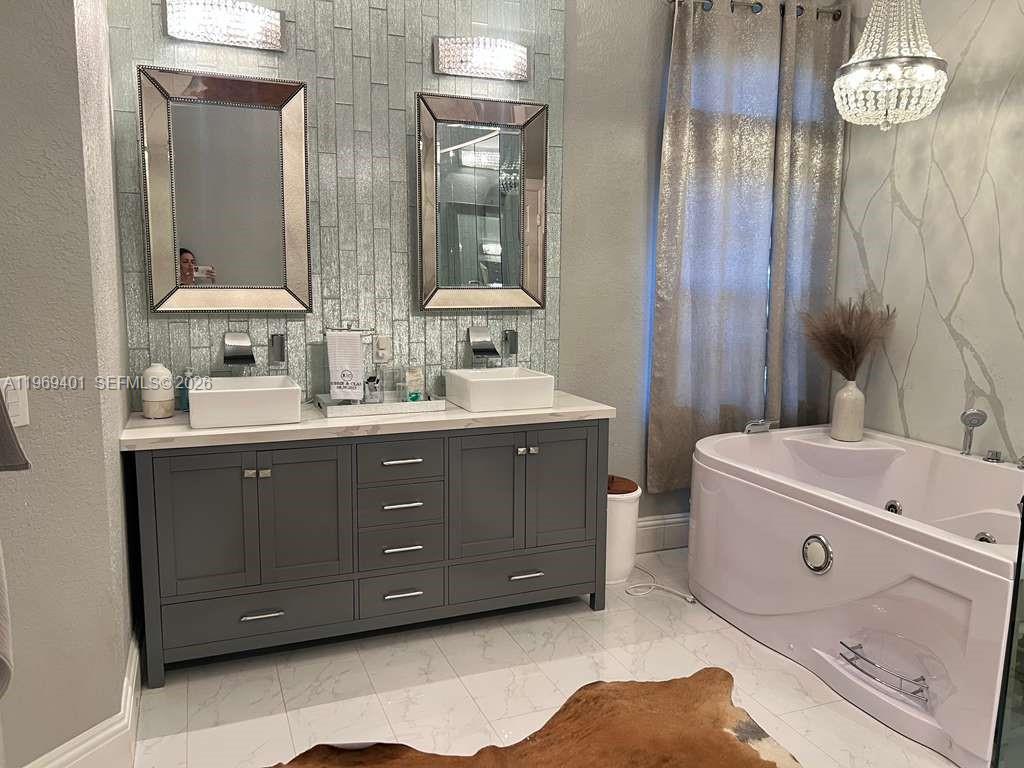 PALM LAKES GARDENS - Residential