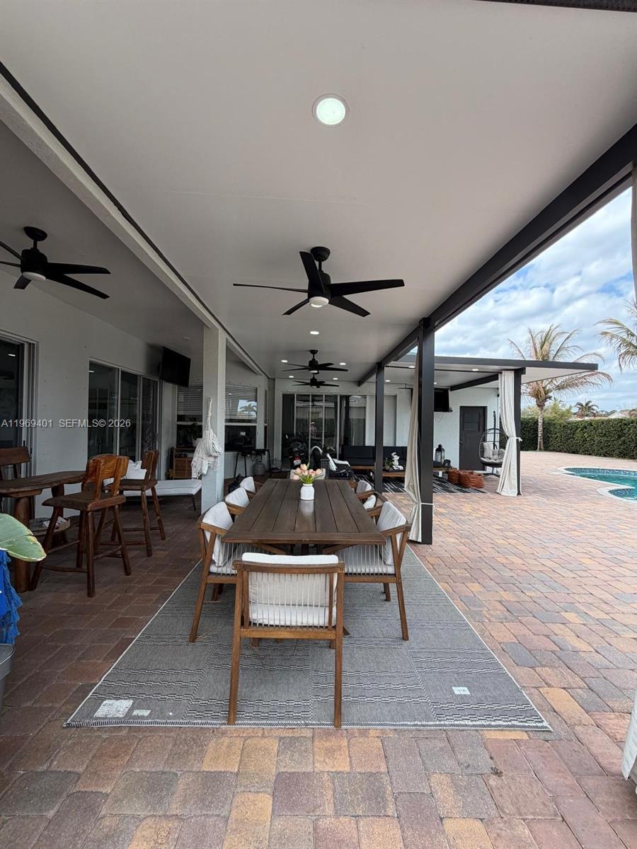 PALM LAKES GARDENS - Residential