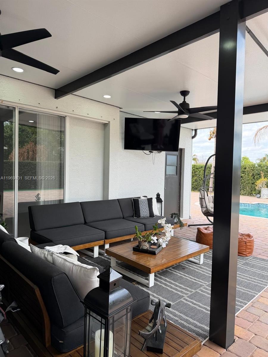 PALM LAKES GARDENS - Residential