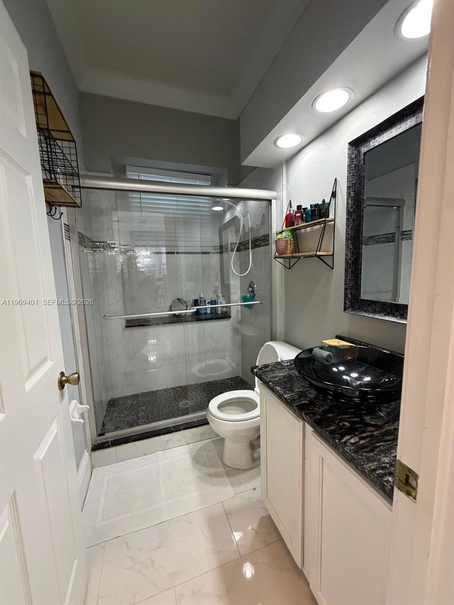 PALM LAKES GARDENS - Residential