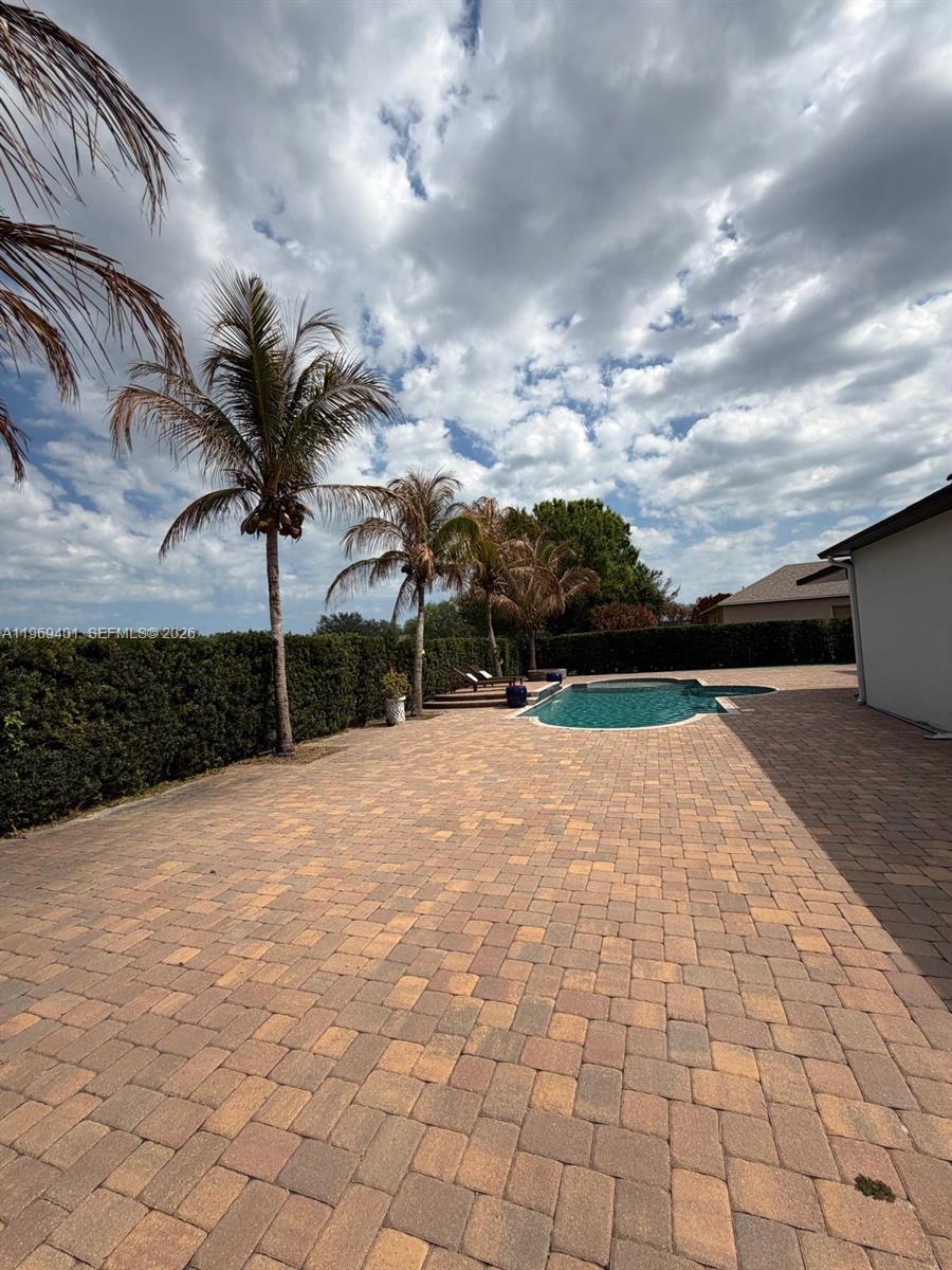 PALM LAKES GARDENS - Residential