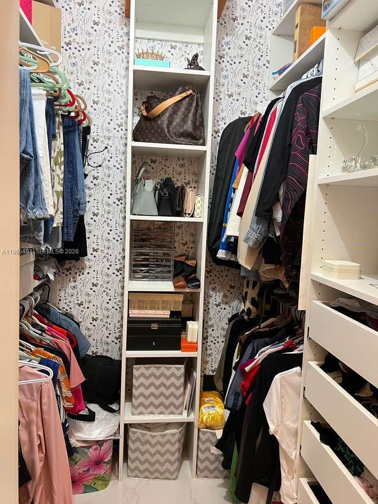 PALM LAKES GARDENS - Residential