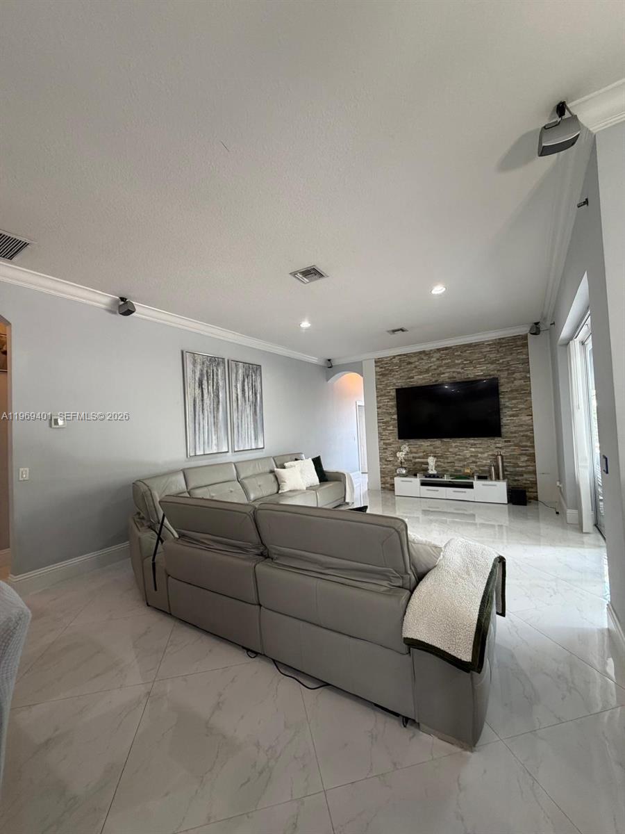 PALM LAKES GARDENS - Residential