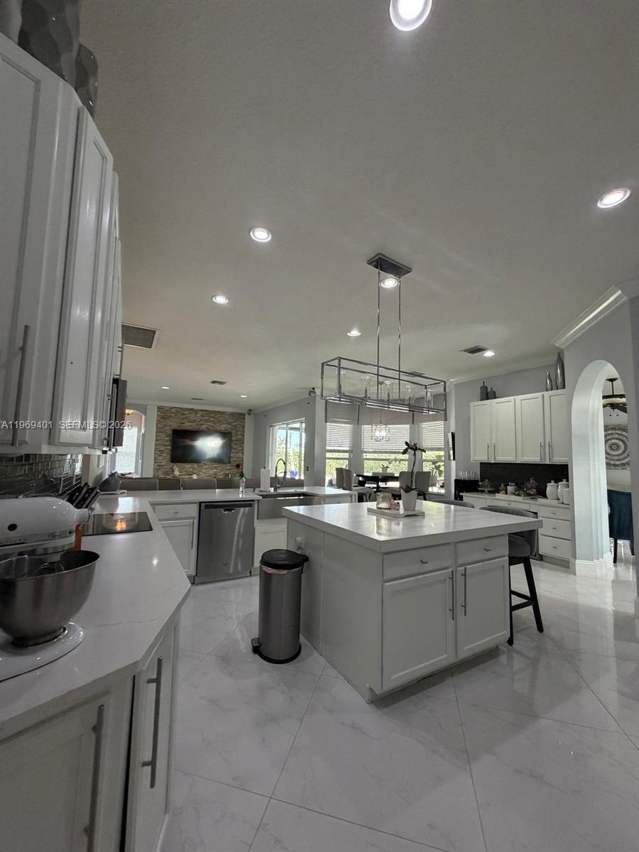 PALM LAKES GARDENS - Residential