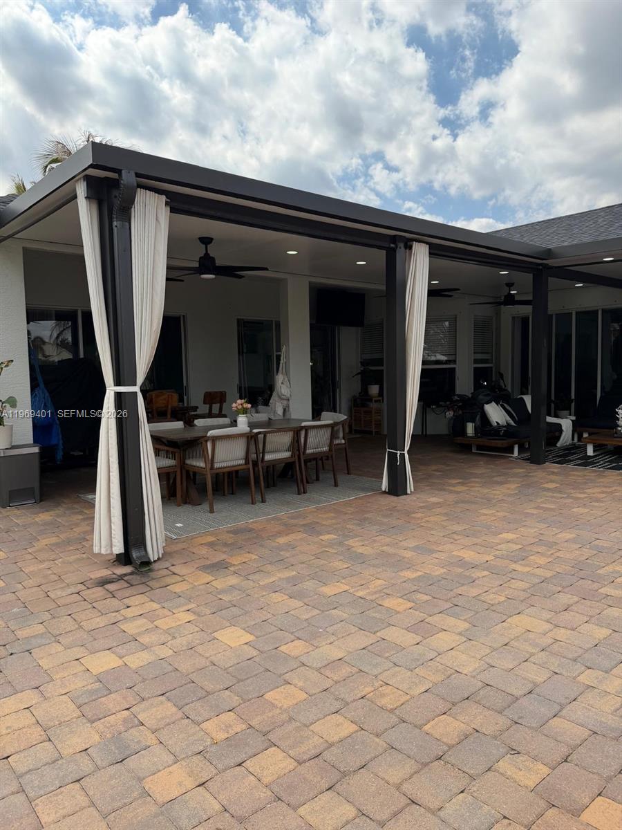 PALM LAKES GARDENS - Residential