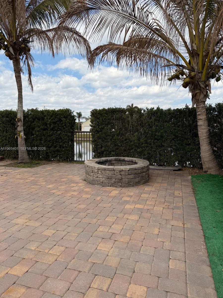 PALM LAKES GARDENS - Residential