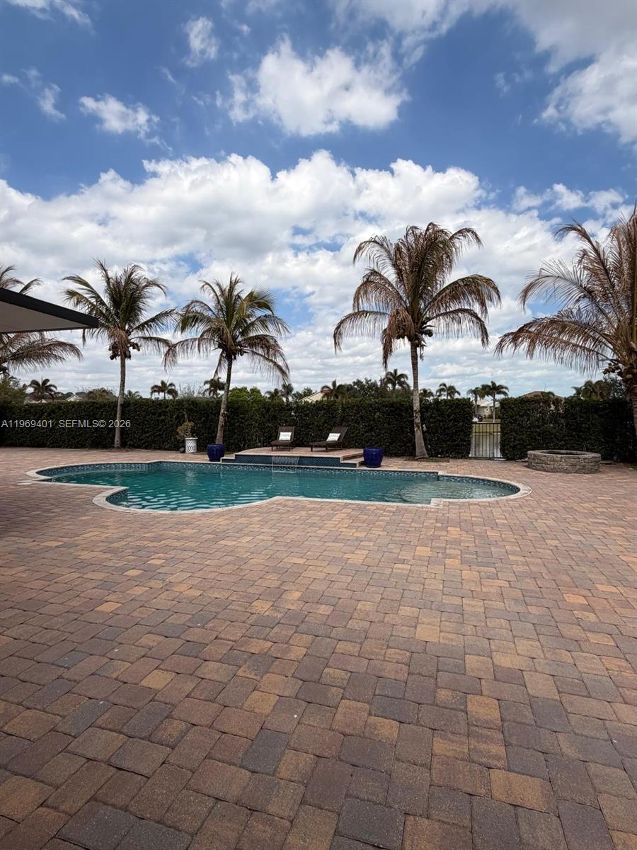 PALM LAKES GARDENS - Residential