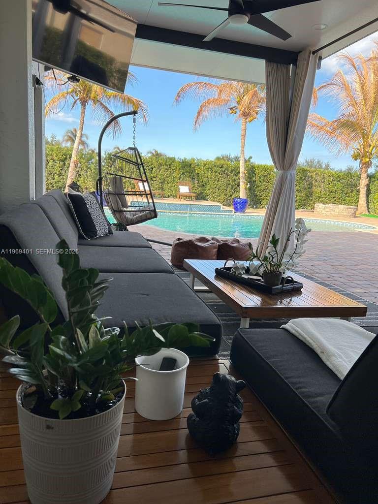 PALM LAKES GARDENS - Residential