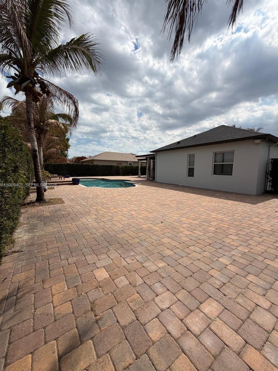 PALM LAKES GARDENS - Residential