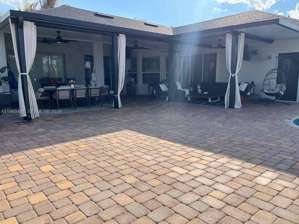 PALM LAKES GARDENS - Residential