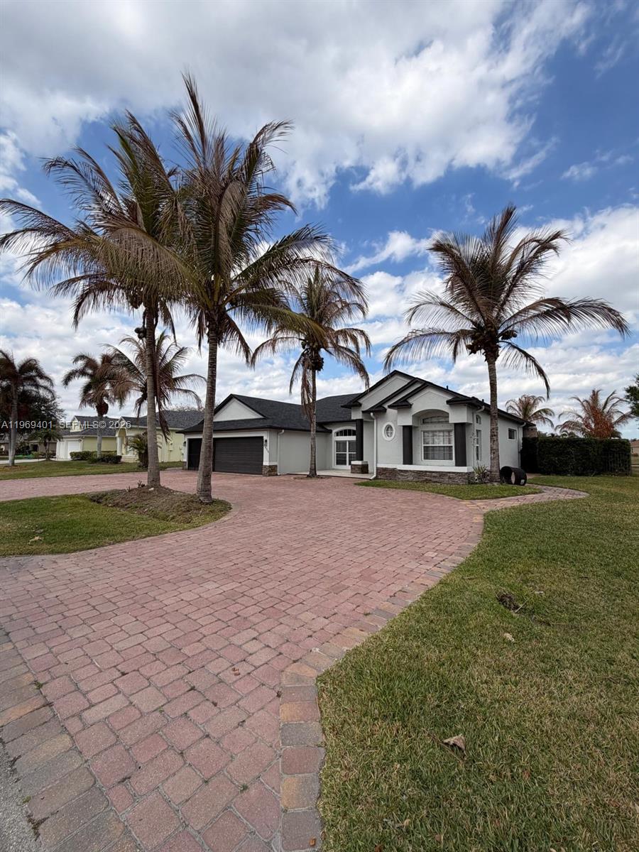 PALM LAKES GARDENS - Residential