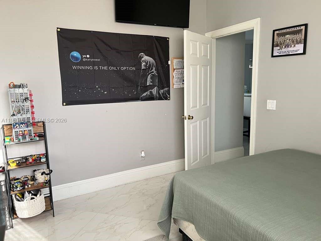 PALM LAKES GARDENS - Residential