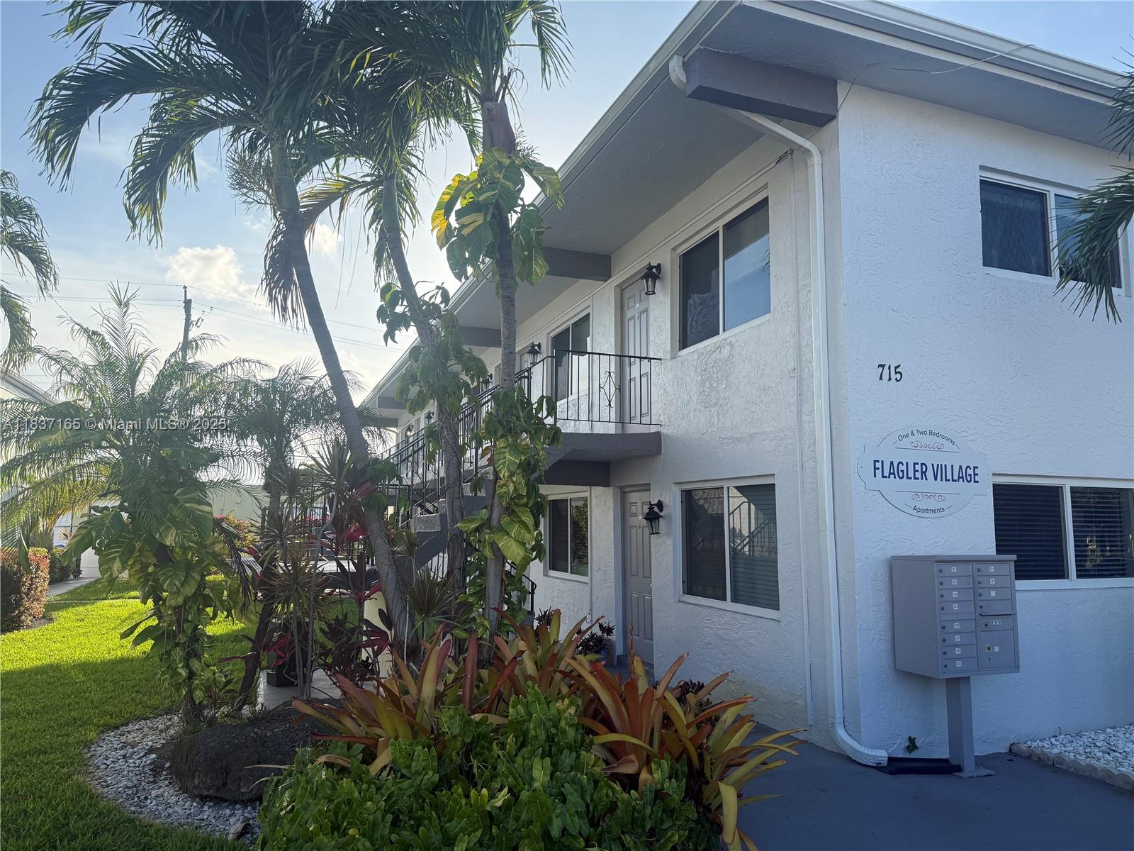 2nd-floor end unit in vibrant Flagler Village, downtown Fort Lauderdale! Well-maintained building with rigorous tenant screening. Walk to restaurants, bars, coffee shops, breweries, and boutiques. Just a few miles from the beach! Hurricane impact windows for added peace of mind.