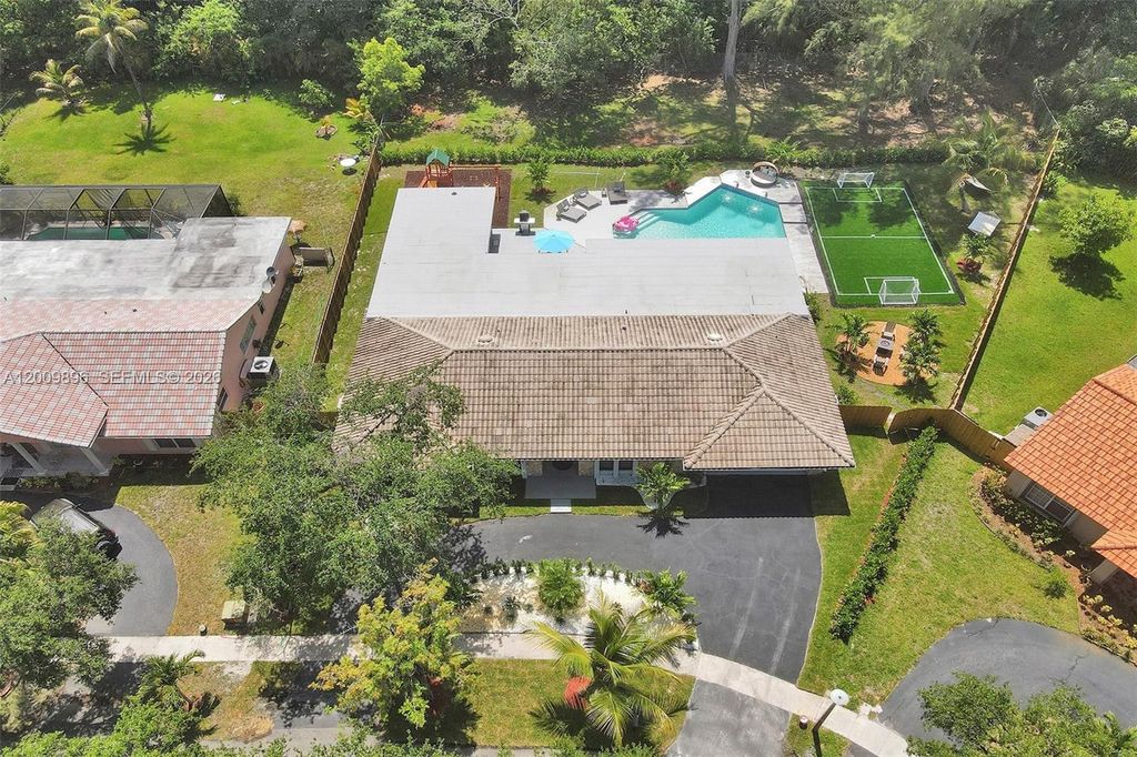 Photo of 1960 SW 51st Ter, Plantation, FL 33317 (MLS # A12009896)