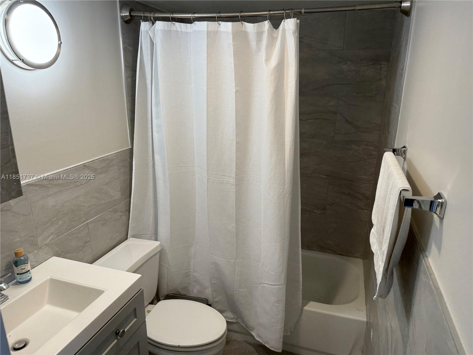 BAYVIEW TOWERS CONDO SOUT - Residential