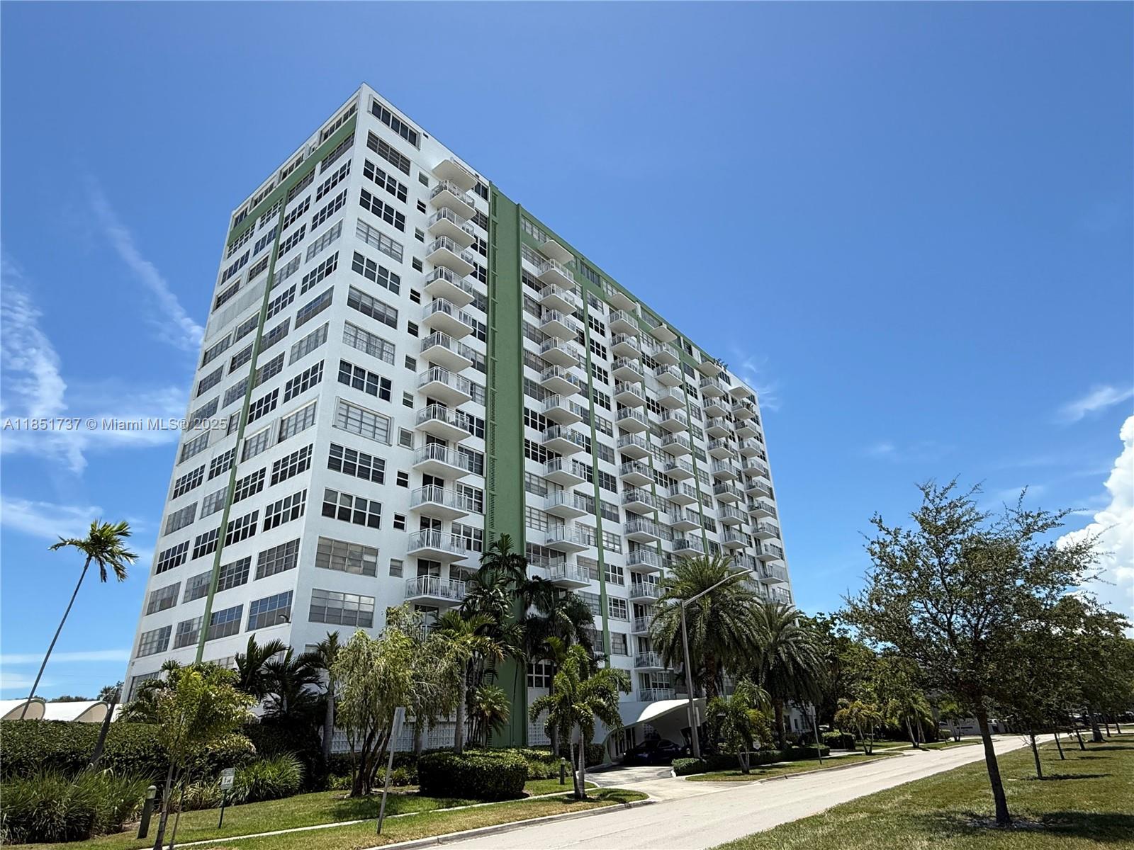 BAYVIEW TOWERS CONDO SOUT - Residential
