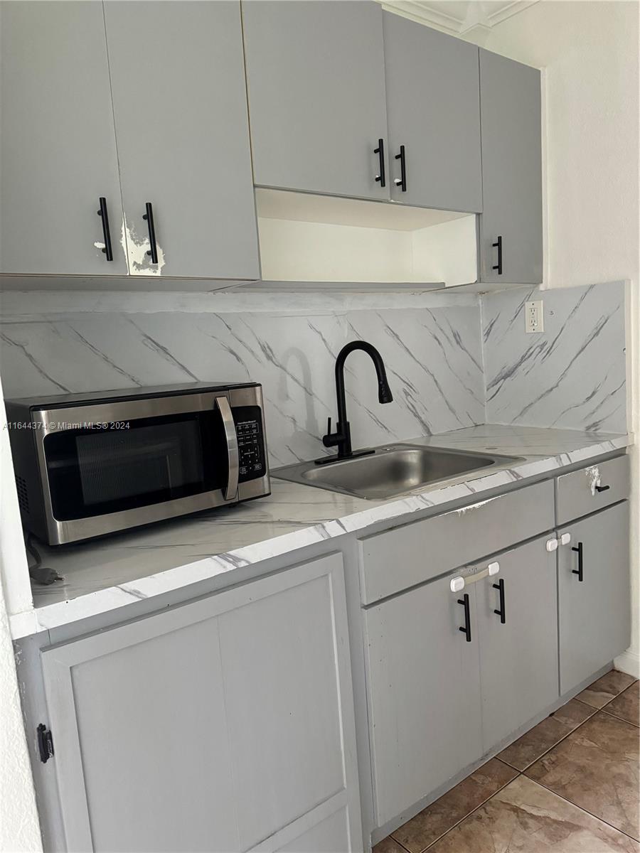 RICHARDS MANORS - Residential Lease