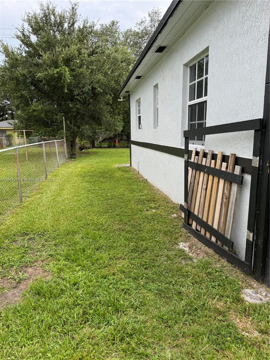 RICHARDS MANORS - Residential Lease