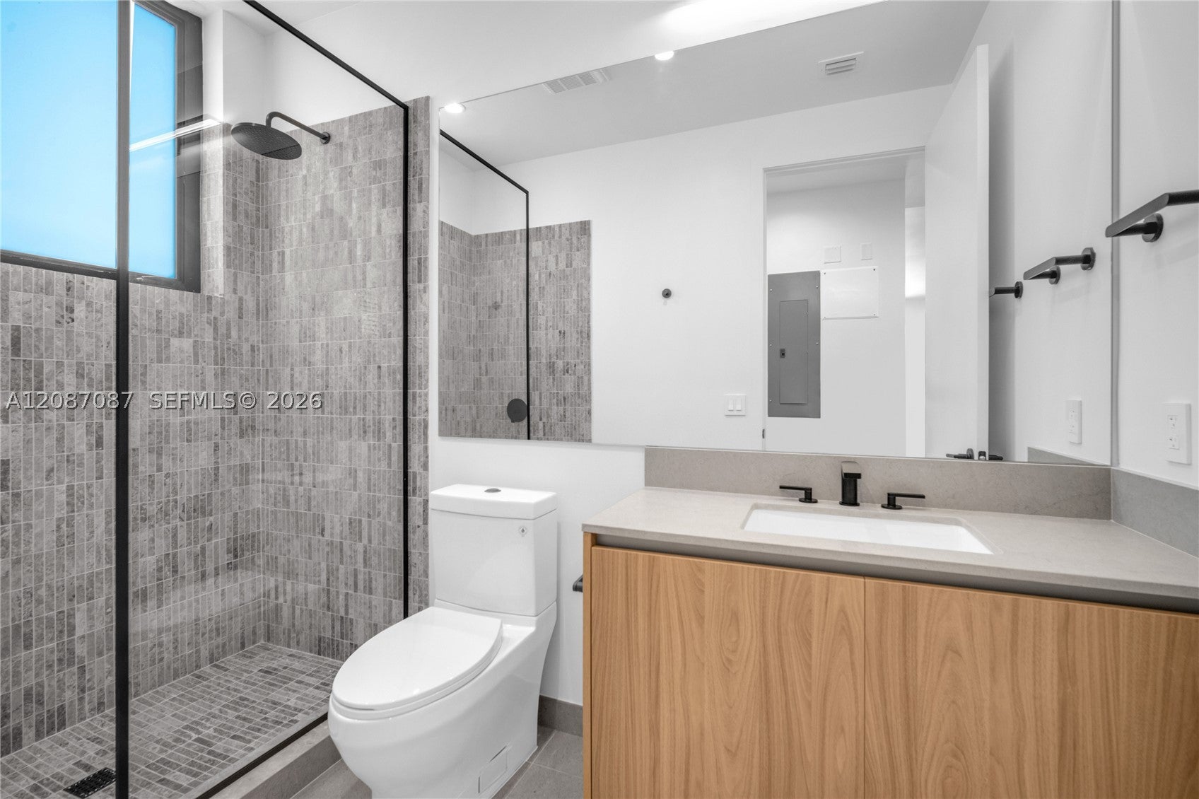 91 NW 27th St 504