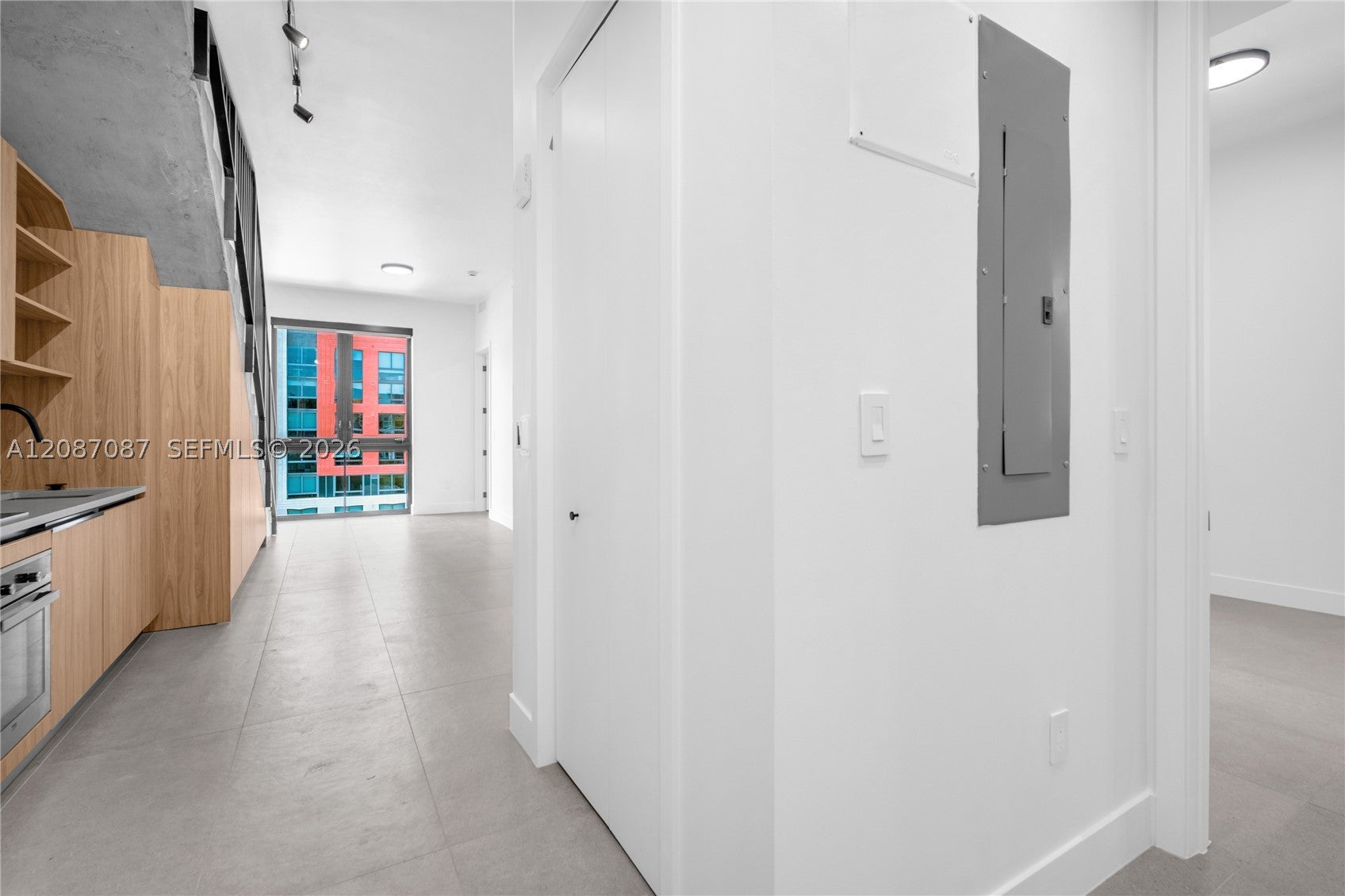 91 NW 27th St 504