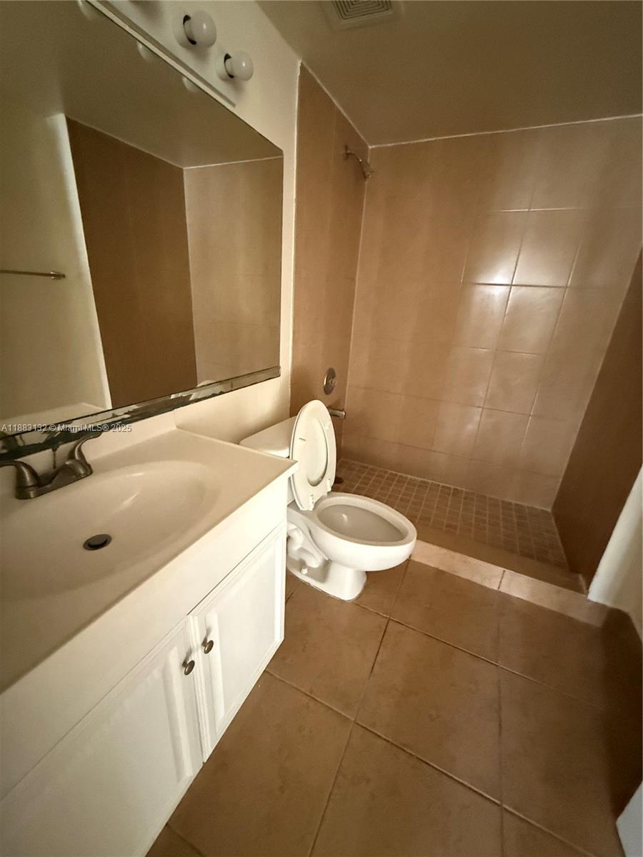 MEDITERRANEAN VILLAS COND - Residential Lease